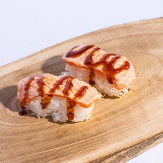 Nigiri De Salmón Flameado (2 Uds.)