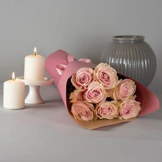 Buchetul zilei din 7 trandafiri roz