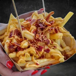 Patatine fritte con bacon e cheddar