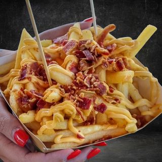 Patatine fritte con bacon e cheddar