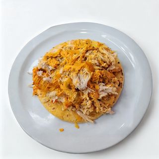 Arepa Con Pollo Desmechado
