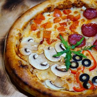 Піца Чотири сезони (60 см) 1800 г.