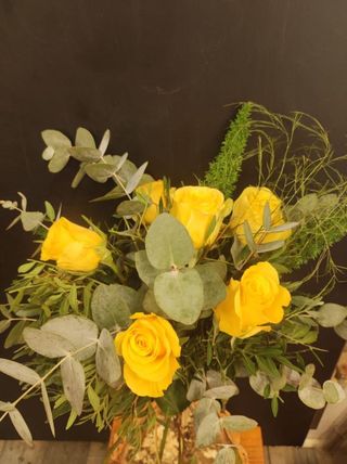 Media Docena Rosas Amarillas