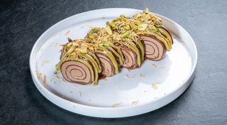 Солодкий рол Дубайський з фісташкою