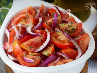 Insalata di pomodori e cipolla 