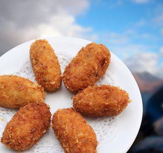 Ración de croquetas de mejillón fresco y huevo (6 uds.)