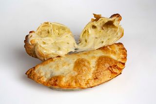 Empanada De Cebolla Y Queso