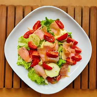 Dimljeni losos salata