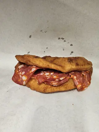 Piadina fritta salame