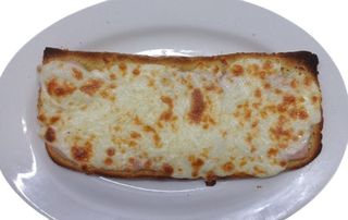 Сандвич с шунка и кашкавал