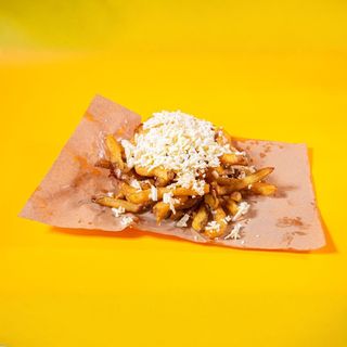 Cartofi prajiti cu branza rasa