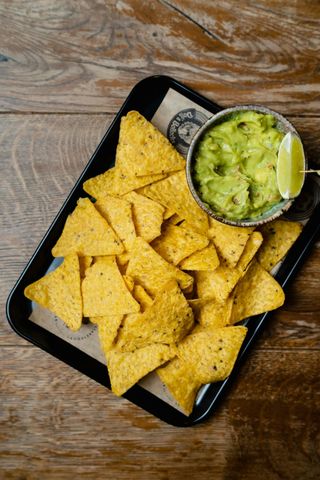 BUENOS NACHOS SOLONE Z GUACAMOLE