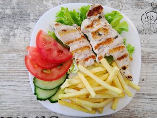 Пилешко бон филе с гарнитура