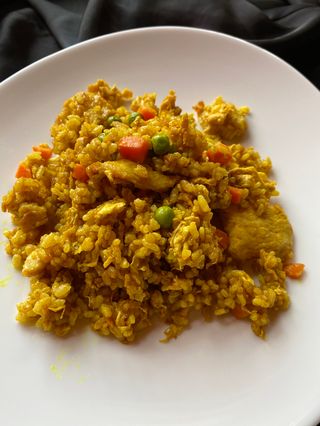 Pirjana riža s piletinom i curryem