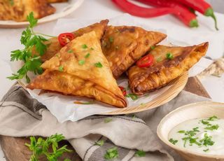 Samosa de pollo al curry (4 pzs.)