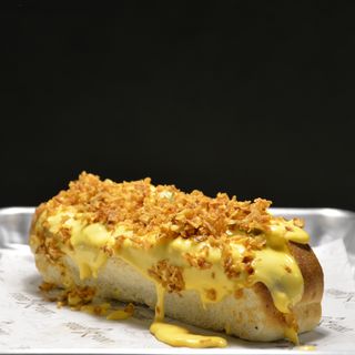 Хот-дог під сирним соусом