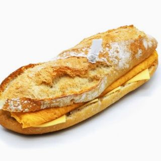 Bocadillo de tortilla francesa