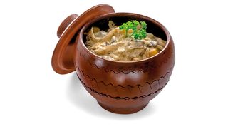 Картопля з куркою та грибами в соусі (350г)