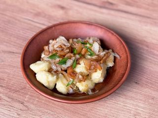 КАРТОПЛЯНІ КНЕДЛІ ЗІ ШКВАРКАМИ (300g)