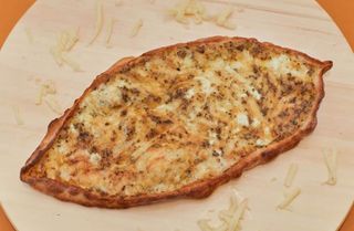 Pide sa sirom i jajima