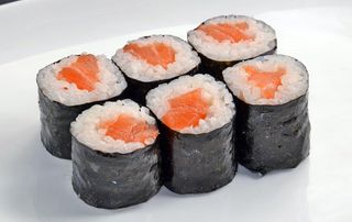 Hossomaki de Salmão 6 Peças