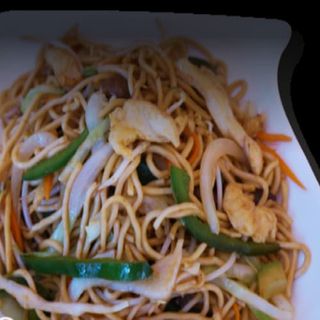 60.Tallarines Con Pollo