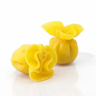 FAGOTTI RELLENO DE QUESO Y PERA CON SALSA CARBONARA