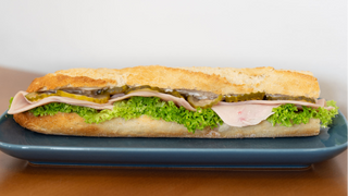 Bagietka - szynka z sosem tatarskim