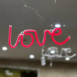 scritta led love 