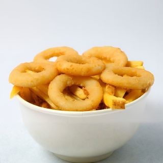 Anelli di cipolla con pastella alla birra