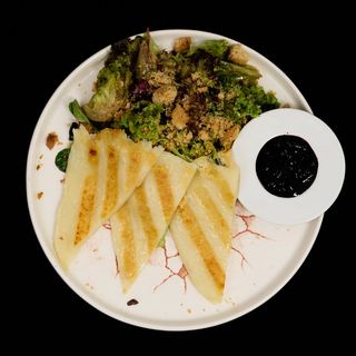 Grilovani koziji sir