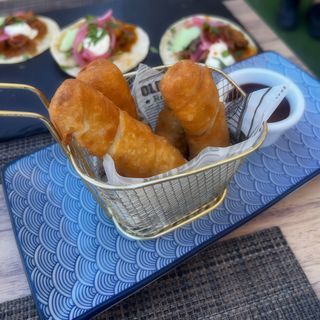 Tequeños De Queso Con Salsa (4 Uds.)