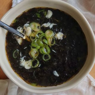 Sopa de algas negras
