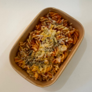 Fusilli con salsa de tomate eco y queso fundido. (gluten, lactosa) - SIDE