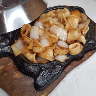 Chipirones en bandeja quemada