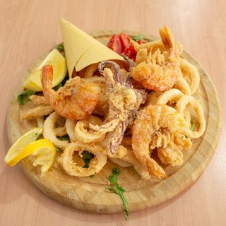 Cuoppo di gamberi e calamari