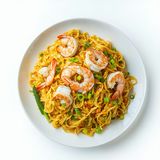 22. Fideos De Arroz Fritos Con Gambas Y Curry