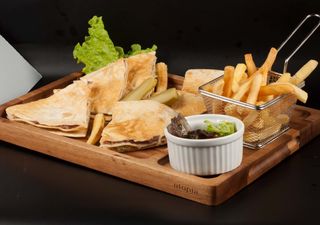 Сандвич Арабска питка с крехко запечено пилешко филенце (700г)