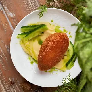 Котлета по-киевски с картофельным пюре  (180-150 гр.)