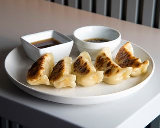 Dumplings (Ravioli) PIASTRATI con maiale e verza - 4 pz