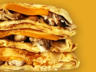 Млинці з куркою грибами та сиром (245g)