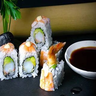 Sushi rollo con doble langostino (8 pzs.)