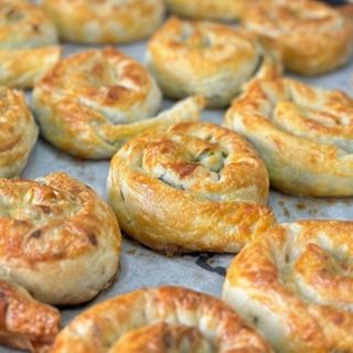 Börek z serem (Peynirli Gül Böreği)