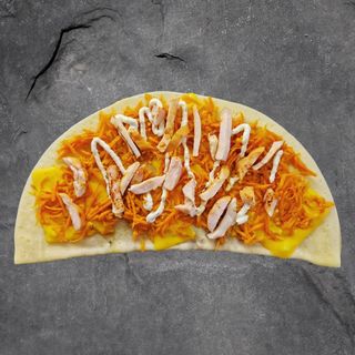 Nalesnik z marchewką koreańską i filetem