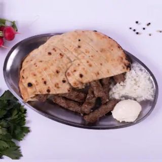 5 ćevapa i teleće šnicle 200gr