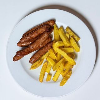Salchichas a la Plancha con patatas fritas