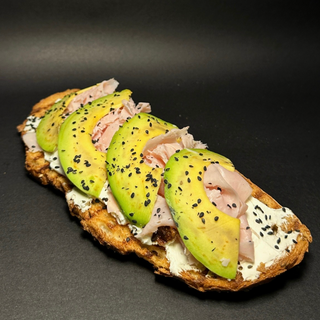 Tostada Pavo Y Aguacate