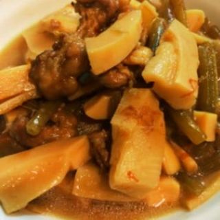 Pato con setas chinas y bambú