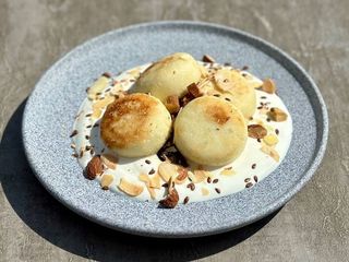 Сирники зі сметаною (235g)