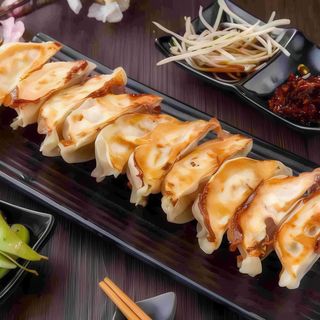 Gyoza De Cerdo A La Plancha (6 Uds.) 猪肉煎饺